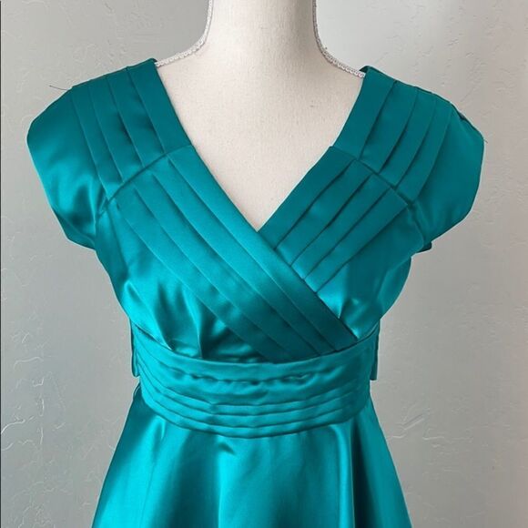 JodyāCaliforniaāTealĀ ShadeāSatināSilkāDressāSizeā3/4 - Picture 4 of 7